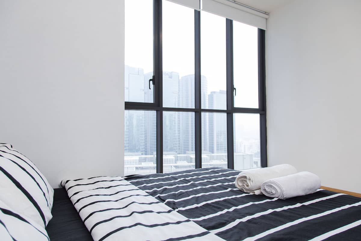 Apartamento conforto, 2 camas Queen | 1 quarto, ferros/tábuas de passar roupa, Wi-Fi de cortesia