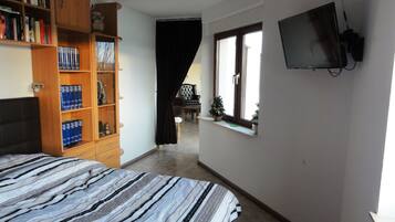 1 habitación, escritorio, tabla de planchar con plancha y wifi gratis