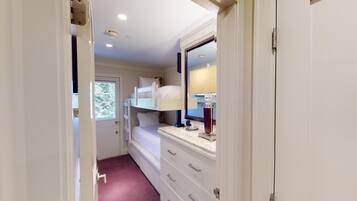 2 bedrooms, internet, bed sheets