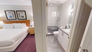 Combined shower/bathtub, hair dryer - Diamond Condo w/Extra Bunk Room - Bfast Included! (Vail)