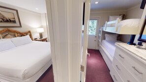 2 bedrooms, Internet, bed sheets - Diamond Condo w/Extra Bunk Room - Bfast Included! (Vail)