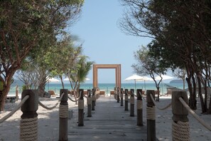 Exterior - La passion by Achariyak (Koh Rong Sanloem)