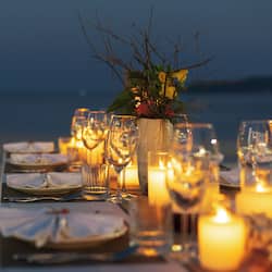 Breakfast, lunch, dinner served; local and international cuisine