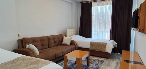 Standard Apartment, (3 single bed ) | In-room dining