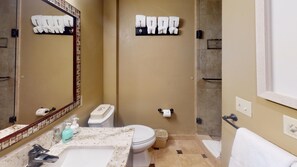 Combinazione doccia/vasca, asciugacapelli