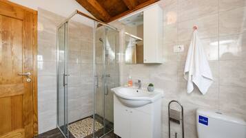 Villa, 3 Bedrooms, Private Pool, Pool View | Bathroom | Shower, towels