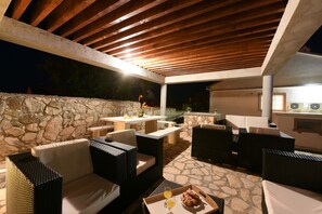 Villa, 4 chambres, piscine privée, vue piscine | Balcon