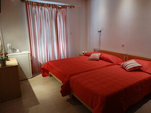 ダブルルーム | セーフティボックス (室内)、客室ごとに異なる装飾、客室ごとに異なるインテリア、アイロン / アイロン台