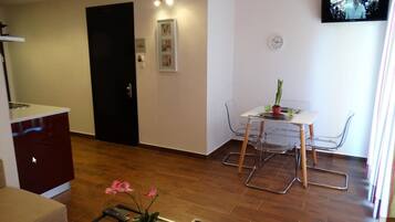 Apartment, 1 Schlafzimmer | Wohnbereich | Flachbildfernseher