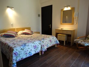 Apartment, 1 Bedroom | In-room safe, individually decorated, individually furnished - Dassia Beach Pension (Corfu)