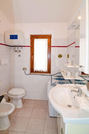 Apartment, 1 Bedroom | Bathroom | Shower - Fantastic Sardinia Casa Podas pod01 (Budoni)