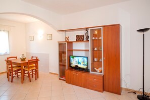 Apartment, 2 Schlafzimmer | Wohnbereich | Flachbildfernseher