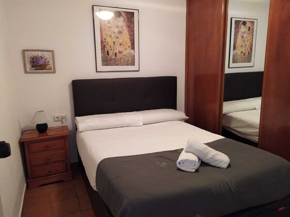 2 عدّة غرف نوم وخدمة الإنترنت