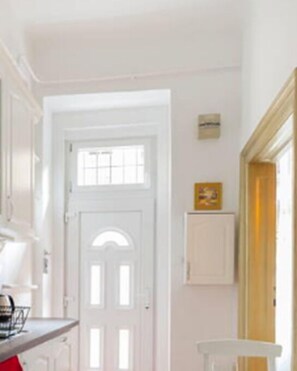 숙박 시설 입구