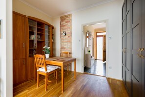 In-room dining - East Station Studios A (Budapest)