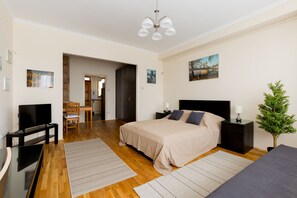 Estudio | Tabla de planchar con plancha, wifi gratis y ropa de cama 