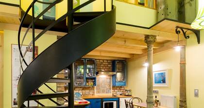 Artistic and Unique Apartment in the Centre