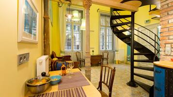 Apartment (Split Level) | Courtyard view