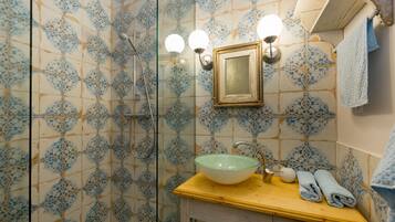 Apartment (Split Level) | Bathroom | Shower, hair dryer, towels