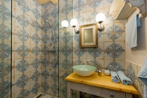 Apartment (Split Level) | Bathroom | Shower, hair dryer, towels