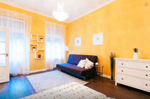 Apartment | Living area | Flat-screen TV