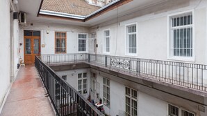 Apartment | Courtyard view - Elisabeth Apartment (Budapest)