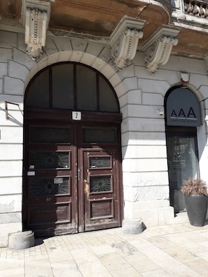 Front of property - Elisabeth Apartment (Budapest)