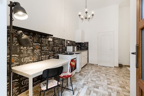 Apartment | Private kitchen | Full-size fridge, microwave, oven, stovetop - Apartment Cafe (Budapest)