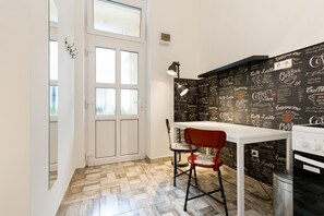 Apartment | Essbereich im Zimmer