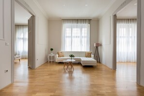 Luxury Apartment | Living area - Luxury and Style Grand Apartment (Budapest)