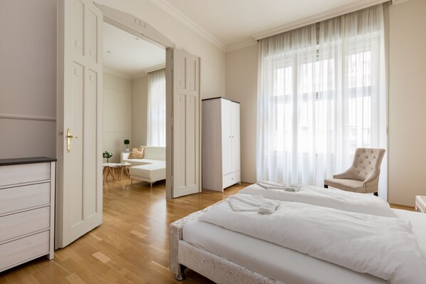 Apartamento superluxo | 2 quartos, Wi-Fi de cortesia, roupa de cama