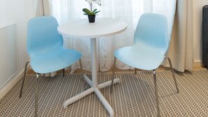Appartement | Repas dans la chambre
