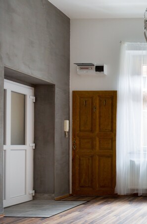 Property entrance - Spacious Magical Apartment in the centre (Budapest)