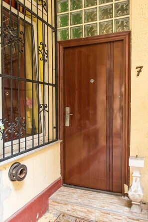 Interior entrance - Charlies Budapest Apartment (Budapest)