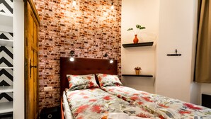 Apartment (Split Level) | 1 bedroom, free WiFi, bed sheets