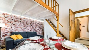 Apartment (Split Level) | In-room dining