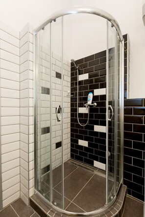 Studio Apartment | Bathroom shower - Downtown Studio Apartment (Budapest)