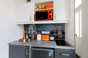 Studio Apartment | Private kitchenette - Downtown Studio Apartment (Budapest)