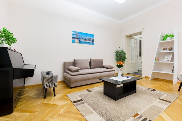 Apartment | Living area | Flat-screen TV - Kinizsi 17 Apartment (Budapest)
