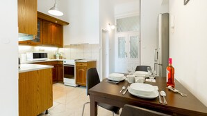 In-room dining - Apartment Kiraly (Budapest)