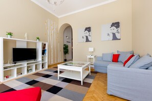 Apartment | Living area | Flat-screen TV - Apartment Kiraly (Budapest)