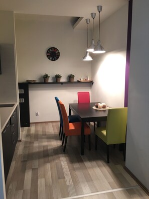 公寓 | 私人厨房 | 大冰箱、微波炉、炉灶、茶具/咖啡用具