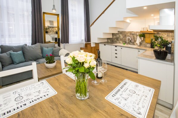 Apartment (Split Level) | Private kitchen | Full-sized fridge, microwave, oven, stovetop - Wood and Light Apartment (Budapest)