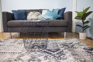 Leilighet (Split Level) | Oppholdsområde | Flatskjerm-TV