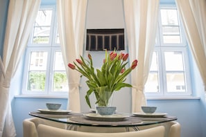 Apartamento (Split Level) | Opções para refeição no quarto