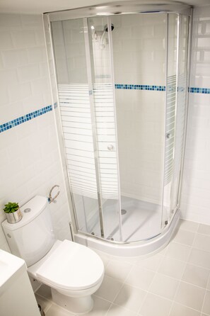 Apartment (Split Level) | Bathroom | Shower, hair dryer, towels
