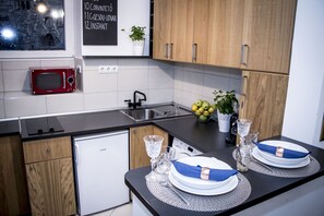 Apartment (Split Level) | Private kitchen | Full-size fridge, microwave, stovetop, coffee/tea maker