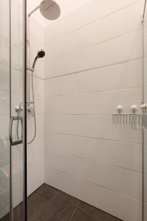 Luxury Apartment | Bathroom shower - Kate’s Central Home (Budapest)