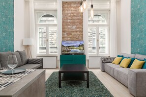 Luxury Apartment | Living area | Flat-screen TV - Judi Apartment (Budapest)