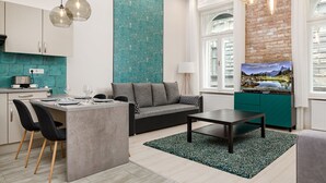 Luxury Apartment | Private kitchen | Coffee/tea maker, full-size fridge, microwave, oven - Judi Apartment (Budapest)